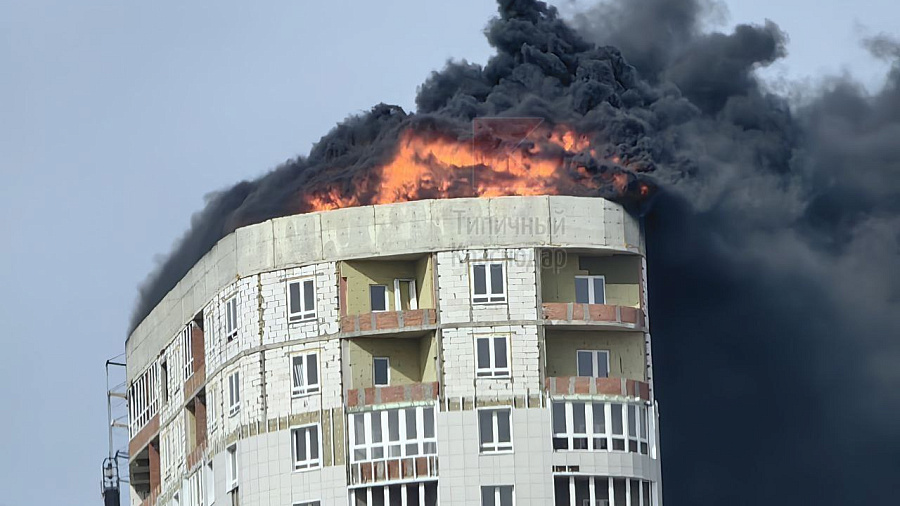 В Краснодаре после нескольких взрывов загорелся недостроенный ЖК