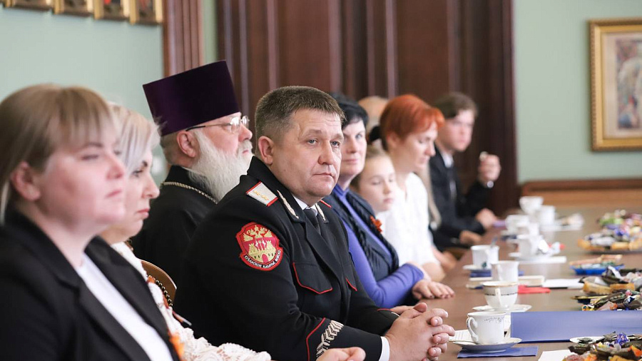 Вице-губернатор Кубани Александр Власов встретился с семьями погибших участников СВО