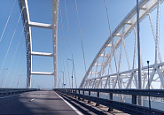Крымский мост временно закрыли для движения автомобилей
