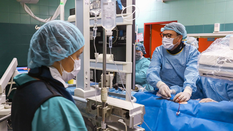 Краснодарские медики заменили пациенту аортальный клапан сердца по новой методике