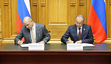 В Санкт-Петербурге председатель ЗСК Юрий Бурлачко подписал межпарламентские соглашения с ДНР, Москвой и Белгородской областью
