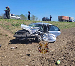 В Кавказском районе водитель иномарки разбился после выезда на «встречку» 