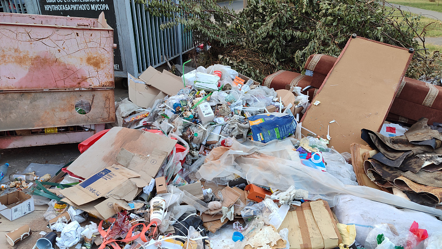«Горы отходов рядом — все это видят»: в Краснодаре заметно ухудшилось ситуация с вывозом мусора