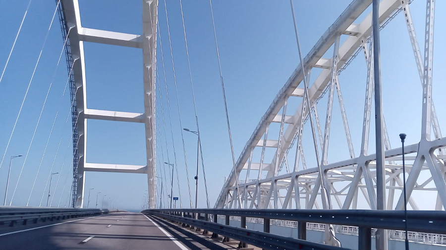 Крымский мост временно закрыли для движения автомобилей