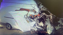 В Краснодаре водитель фургона погиб после столкновения с припаркованным грузовиком 