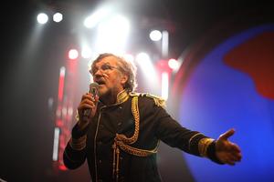 Bitrix 139517: 1.-Foto-Emir-Kusturica-_-The-No-Smoking-Orchestra-_new.thenosmokingorchestra.com_.jpeg