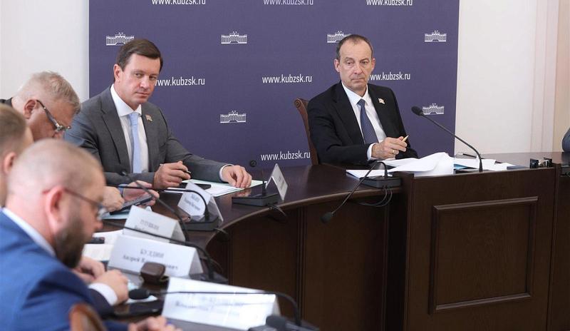 800
