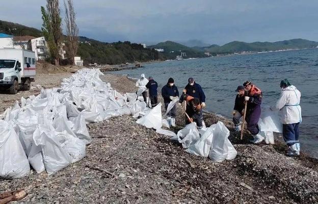 куски бетона от разрушенного здания крупным платом_Kandinsky 3.1