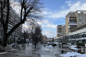 Bitrix 128153: Dom-Knigi-Krasnaya-zima-sneg-luzhi.jpeg