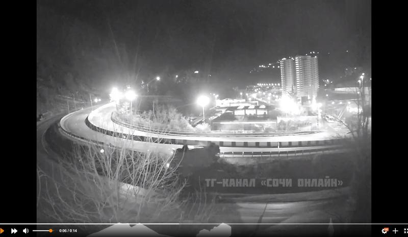Bitrix 110502: Gruzovik-perevernulsya-na-trasse-v-Sochi.jpg