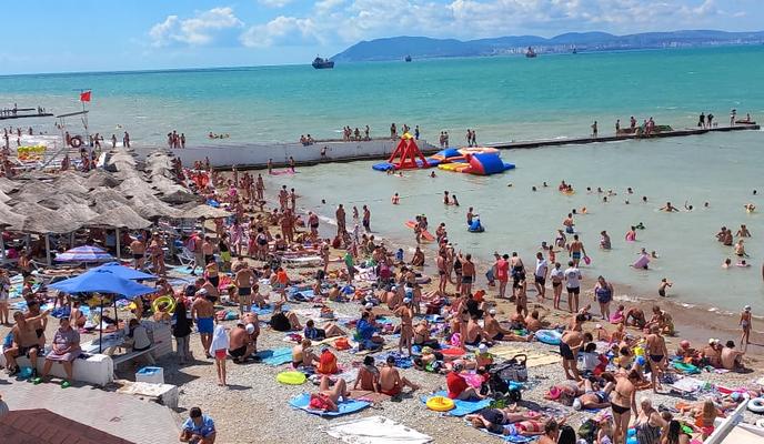 Bitrix 144919: Kabardinka-more-plyazh-lyudi.jpeg