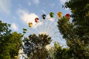 Bitrix 152551: Koleso-obozreniya-park-Solnechnyy-ostrov.jpg