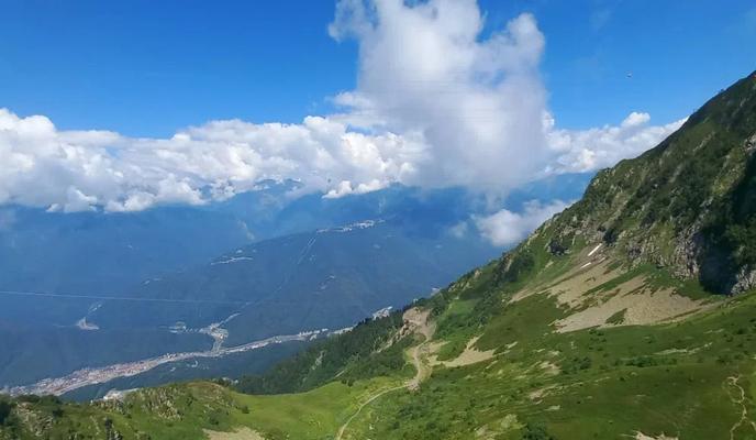 Bitrix 157419: Krasnaya-polyana-gory-1.jpeg