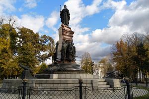 Bitrix 139889: Pamyatnik-Ekaterine.jpg