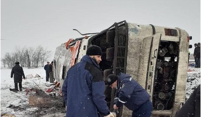 Bitrix 129880: Perevernulsya-avtobus.jpg