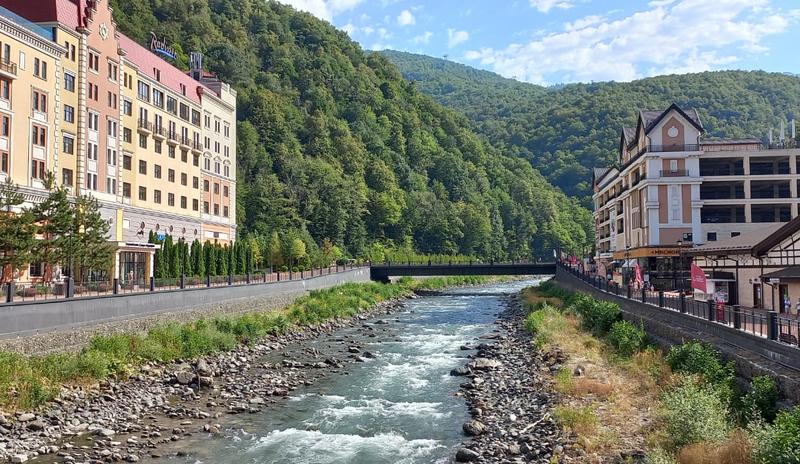 Bitrix 149638: Roza-KHutor-Krasnaya-Polyana-Sochi-gory.jpeg