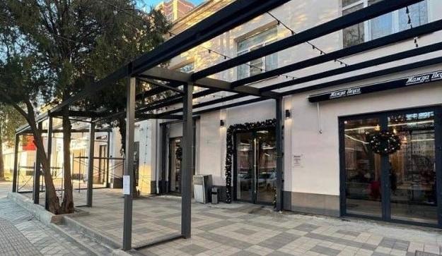 Bitrix 129338: Snesli-nezakonnoe-letnee-kafe.jpg