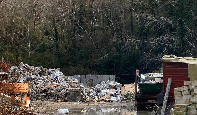 Bitrix 129556: Svalka-v-Sochi.jpg