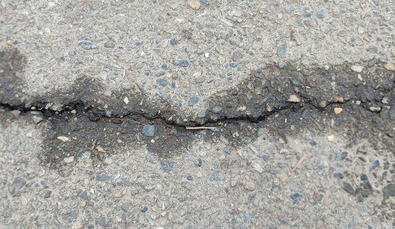 Bitrix 184811: Treshchina-asfalt-_1_.jpg