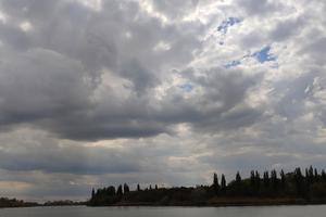 Bitrix 153080: Tuchi-nebo-pogoda-reka.jpg