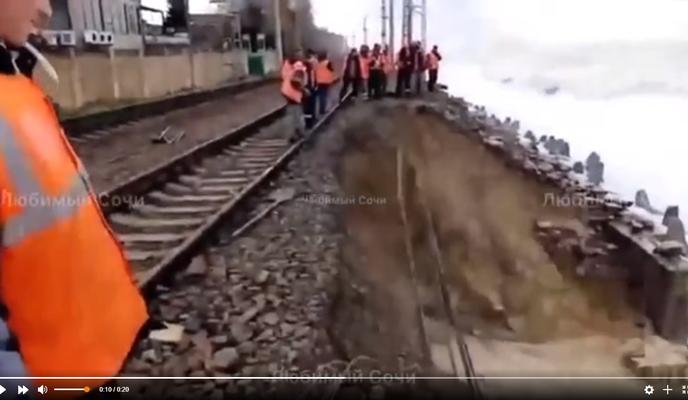 Bitrix 108704: Volny-smyli-nasyp-po-zhd-putyami-v-Sochi.jpg