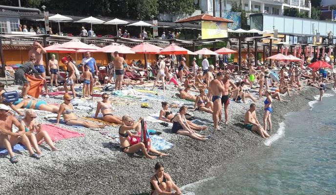 Bitrix 156129: YAlta-Krym-plyazh-lyudi.jpeg