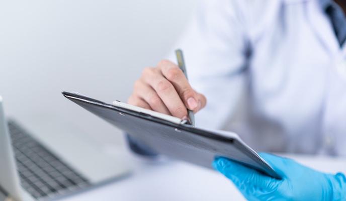 Bitrix 88821: adult_4402808_1280.jpg