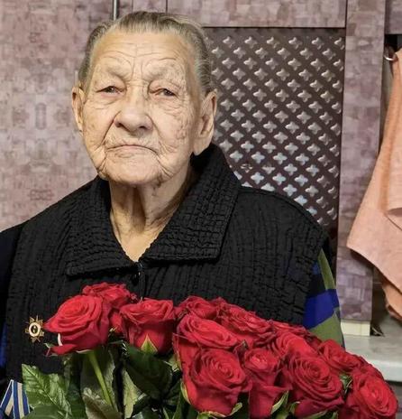 Кондратьев поздравил 103-летнюю радистку из Туапсе с днём рождения