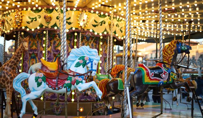 Bitrix 99348: horse_by_carousel.jpg