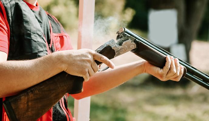 Bitrix 176663: man_opens_shotgun_bolt_after_one_shot_with_smoke.jpg