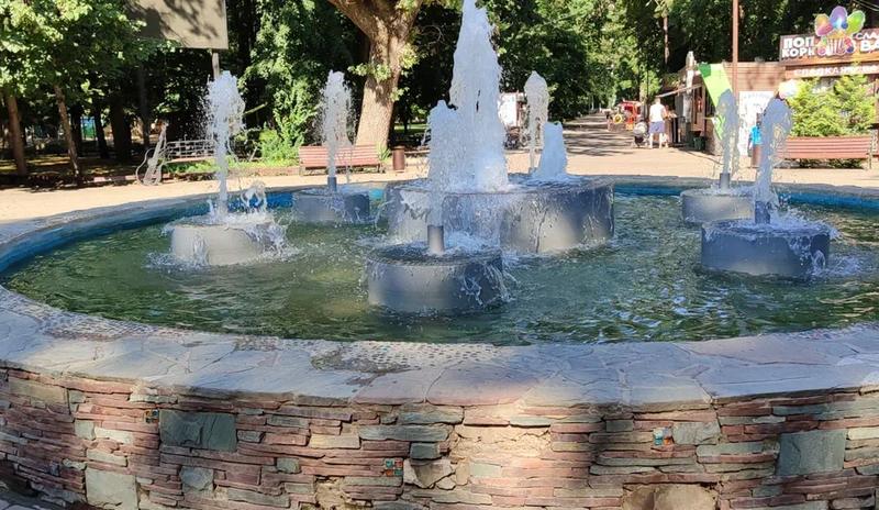 Bitrix 155871: park-CHistyakovskaya-roshcha-fontan.jpeg