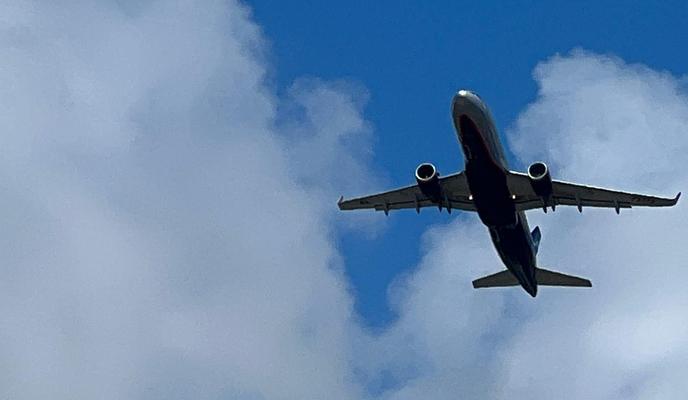 Bitrix 148119: samolet-Sochi-nebo.jpeg