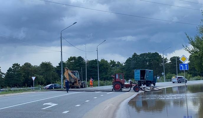 Bitrix 102136: sotrudniki_mchs_likvidiruyut_posledstviya_potopleniy_na_kubani_video_1629467073935781449_2000x2000.jpg