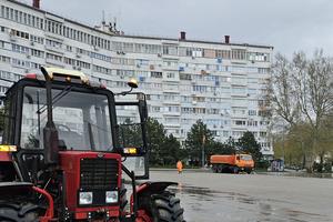 В Туапсе начали очищать улицы от последствий пожара на нефтекомплексе