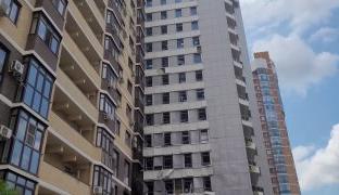 Спасатели Краснодара устраняют последствия атаки БПЛА в многоэтажке