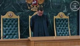 Суд в Краснодаре оштрафовал экс-полицейского на 100 тысяч за слежку