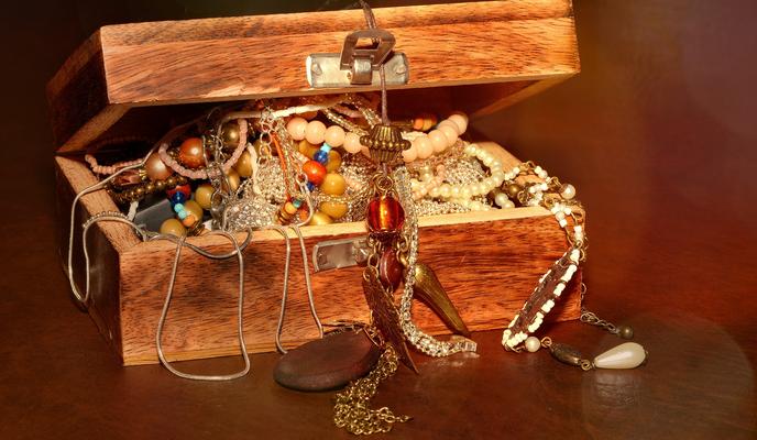 Bitrix 107352: treasure_chest_619868_1920.jpg