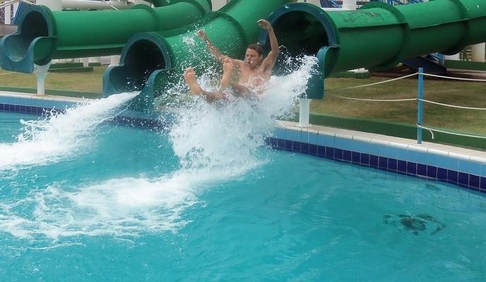 Bitrix 101477: waterslide_497419_1920.jpg