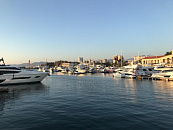 В Сочи, Геленджике, Анапе, а также на курортах Кубани в выходные дни погода возьмёт курс на тепло: +13°С днём, временами — дожди и сильный ветер