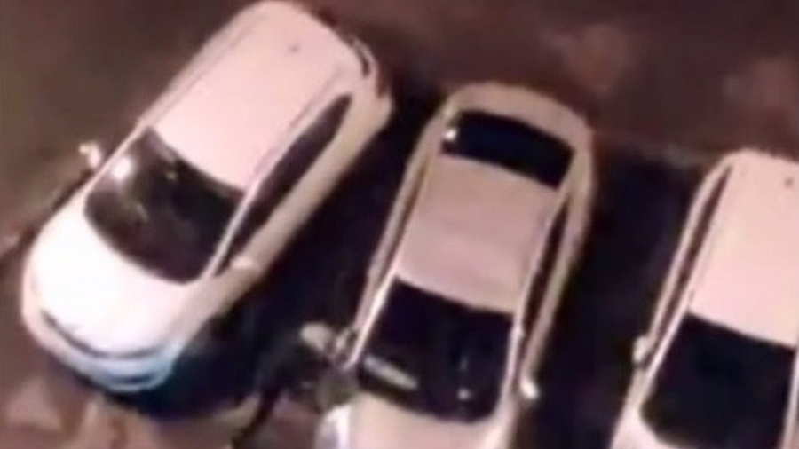 В Краснодаре задержали мужчину за прыжки на машине сожительницы