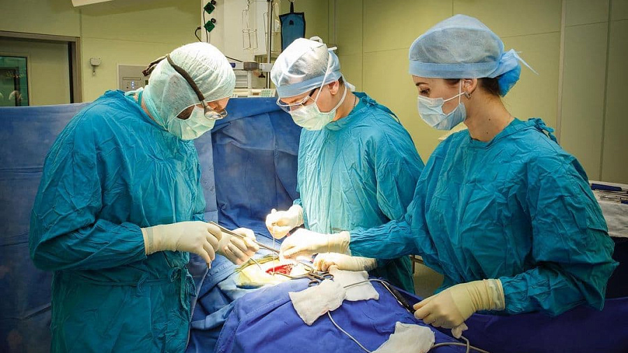 В Краснодарском крае хирурги экстренно удалили у женщины опухоль весом более 8 килограммов