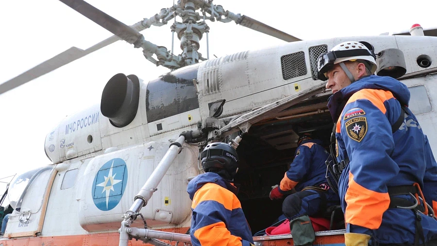В Краснодарском крае спасатели эвакуировали туристов из Москвы, застрявших на горе Большой Тхач