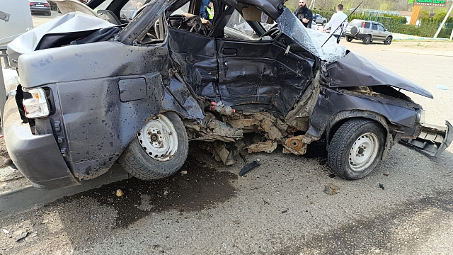 Трое погибли и двое пострадали в ДТП с двумя легковушками в Краснодарском крае