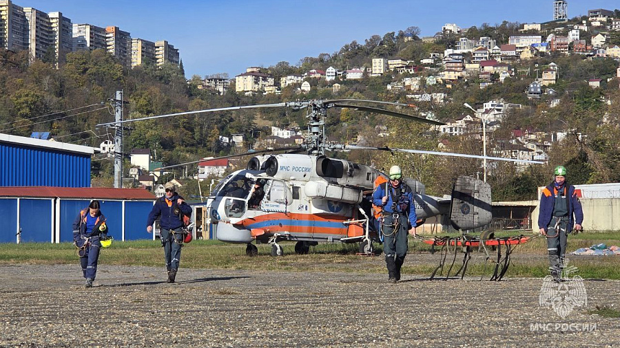 Спасатели нашли трекинговые палки туриста из Краснодара, потерявшегося в горах Адыгеи