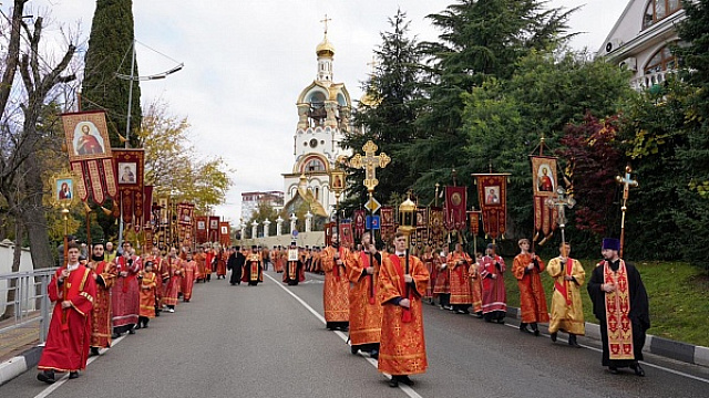 В центре Сочи 16 ноября перекроют семь улиц из-за крестного хода