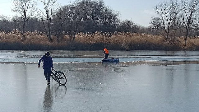 В Краснодарском крае погиб провалившийся под лед велосипедист