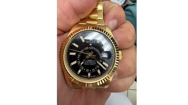 Таможенники Сочи задержали пассажирку с Rolex и Cartier на 7 млн рублей