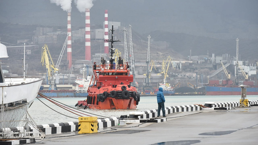 В Новороссийске оценивают вероятность утечки нефтепродуктов от крушения судна «Seamark»