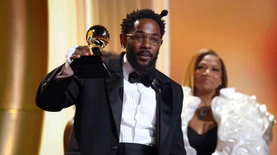 В Лос-Анджелесе состоялась очередная церемония вручения премии «Грэмми»: кто стал самым титулованным исполнителем