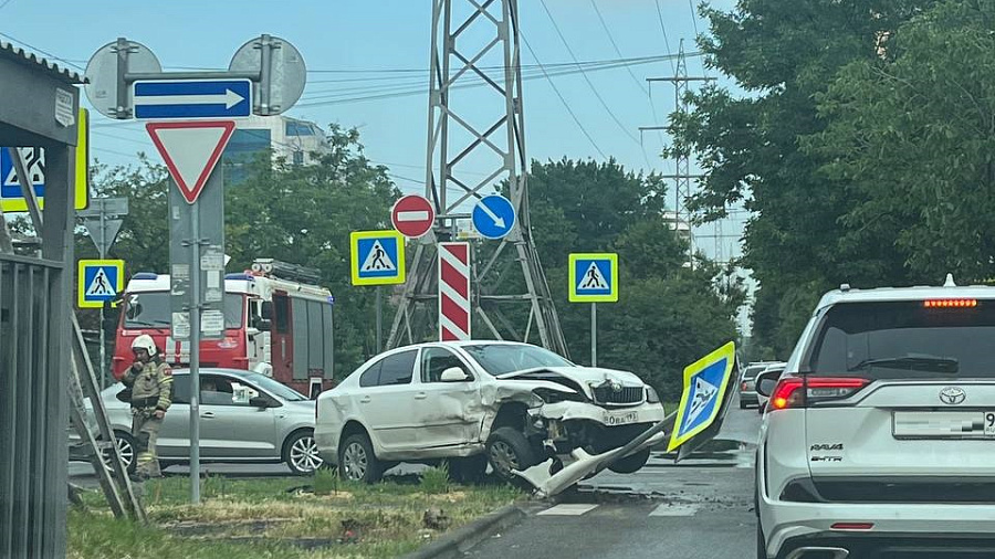 В Краснодаре у участника аварии без прав конфисковали автомобиль